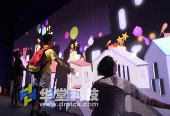 华堂科技:墙面互动投影，互动墙面，墙面投影，墙面互动系统，互动墙面技术